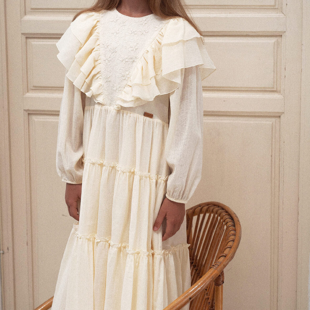 Popelin Mod 33.1 Off-white dress with triangular tulle yoke and frills Popelin Mod 33.1 Off-white dress with triangular tulle yoke and frills