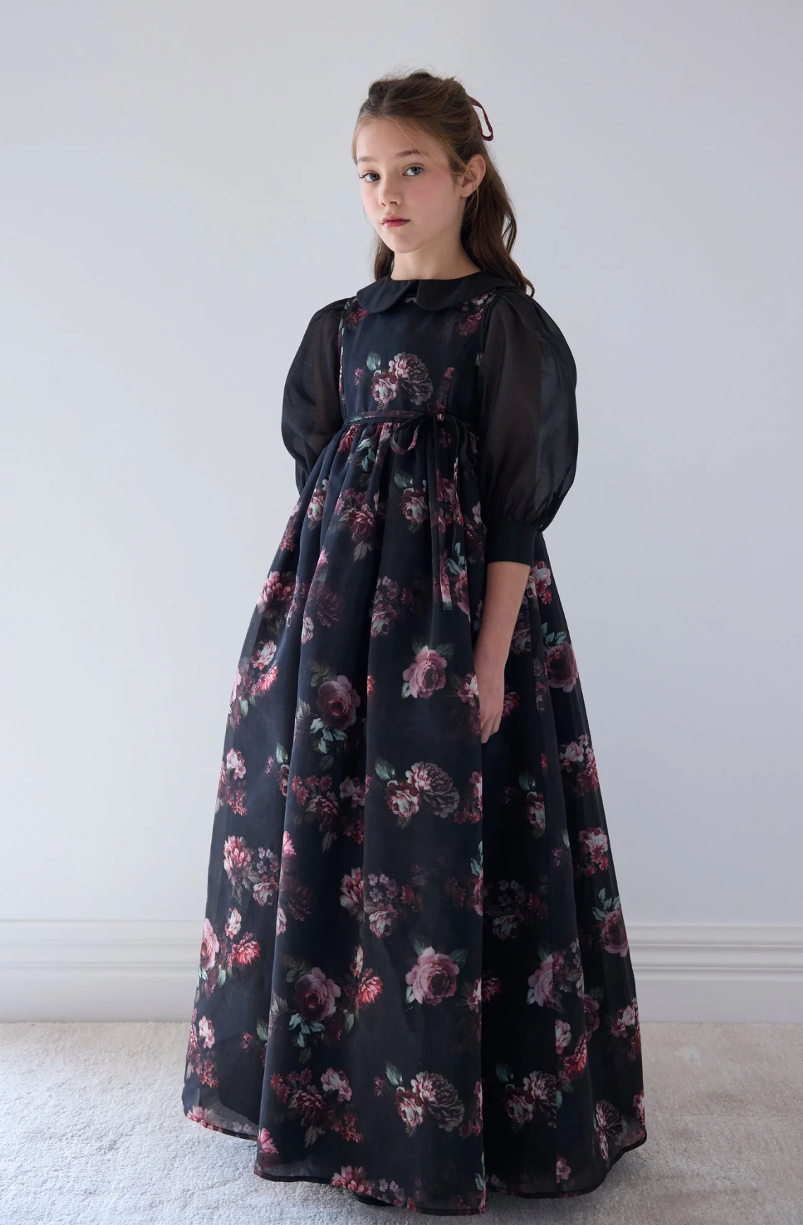 petite amalie black dress Floral Organza Gown Modern Black Makeup Vanity zwarte strandjurk dramatic puffed sleeves and Size:16/34