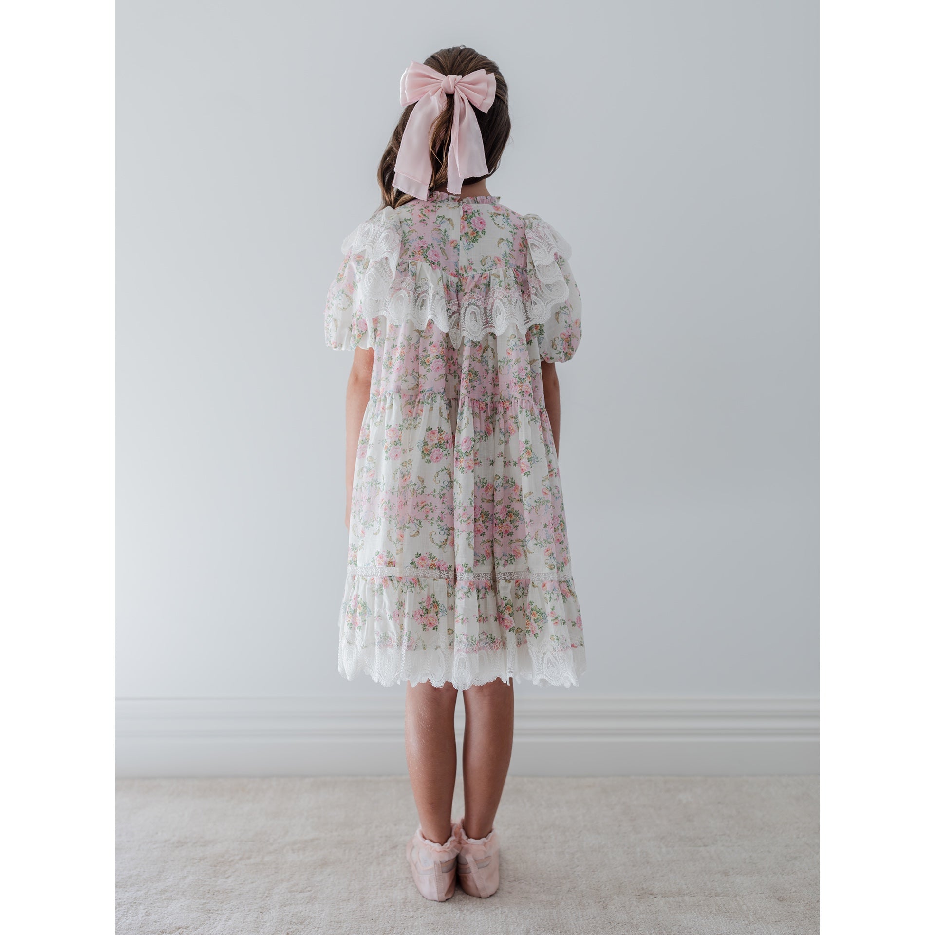 Petite Amalie S/S Vintage Wallpaper Lace Ruffle Dress