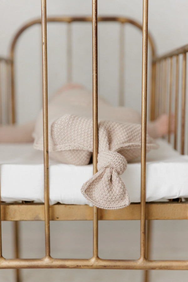 Peluche Taupe Bebe Embossed Cocoon + Bonnet