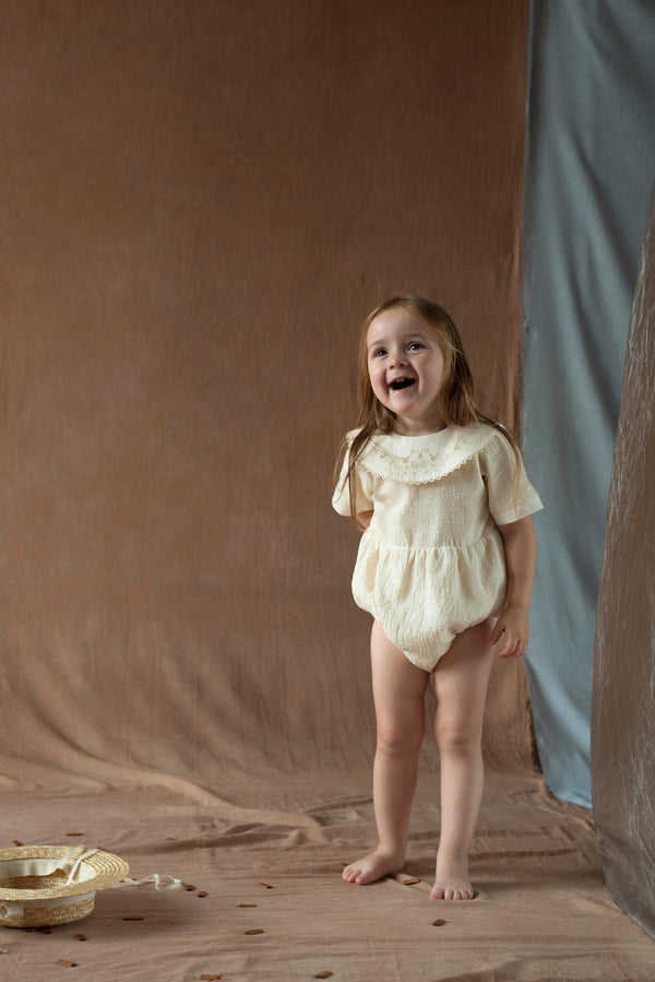 Popelin Off-white romper suit with embroidered bib collar (Mod.2.1)