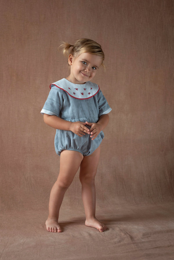 Popelin Blue romper suit with embroidered bib collar (Mod.2.3)