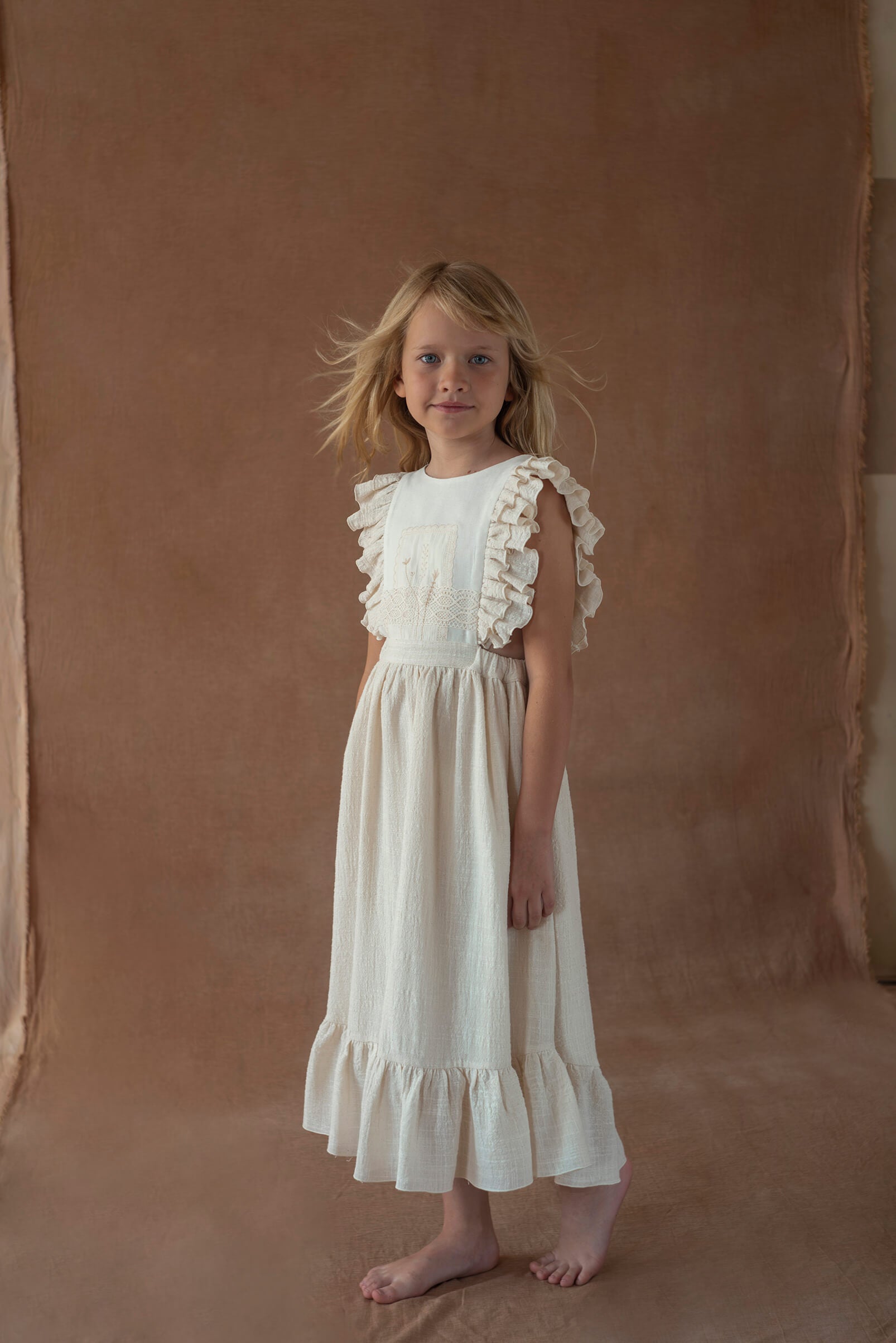 white mod dress Popelin Off-white dress with embroidered bib (Mod.42.1)